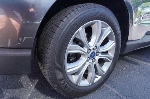 Magnetic Metallic 2019 Ford Edge Titanium