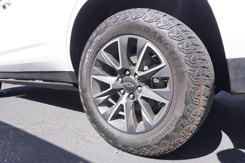 Iridescent Pearl Tricoat 2023 Chevrolet Tahoe 4WD Z71