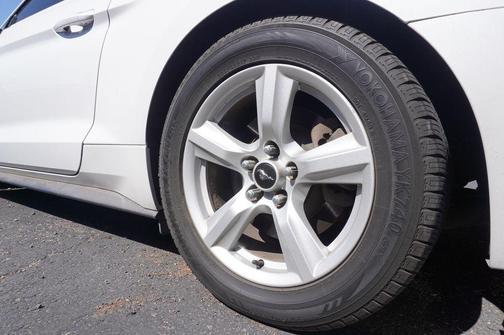 White Platinum Clearcoat Metallic 2017 Ford Mustang V6