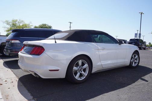 White Platinum Clearcoat Metallic 2017 Ford Mustang V6