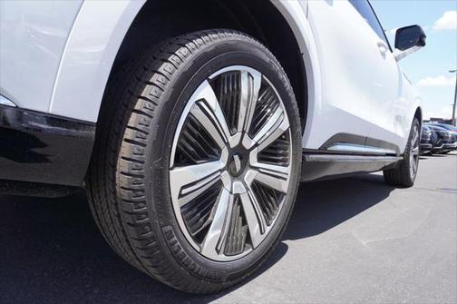 2025 Cadillac Escalade IQ Luxury 2