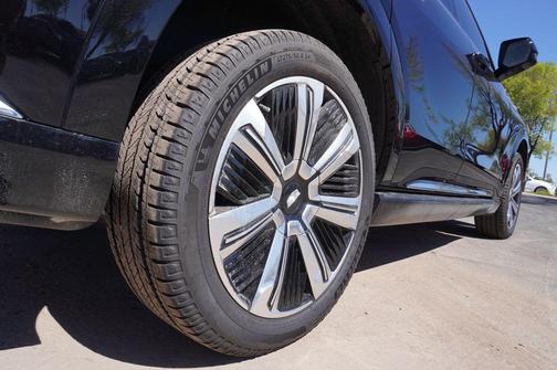 2025 Cadillac Escalade IQ Luxury 2