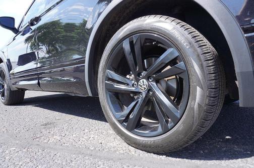 2024 Volkswagen Tiguan 2.0T SE R-Line Black