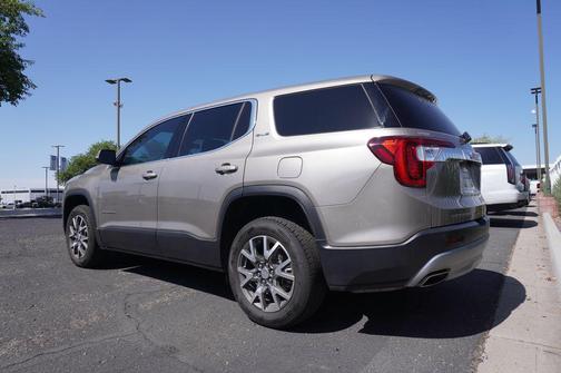 Light Stone Metallic 2022 GMC Acadia FWD SLE