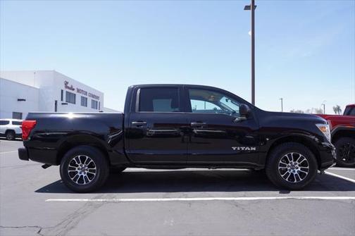 2023 Nissan Titan SV