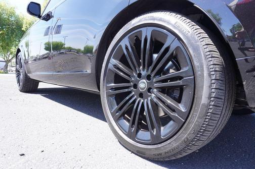 Santorini Black 2025 Land Rover Range Rover P530 SE 7 Seat