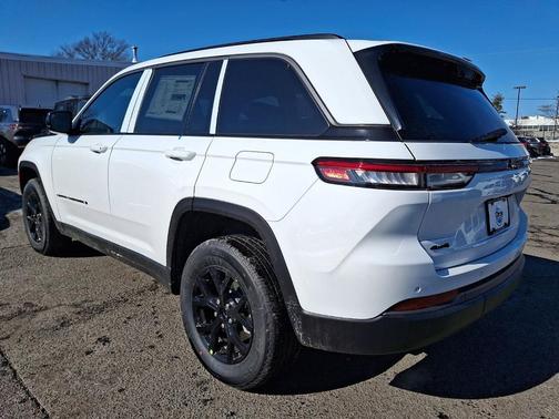 2026 Jeep Grand Cherokee Laredo