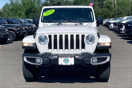 Bright White Clearcoat 2019 Jeep Wrangler Unlimited Sahara