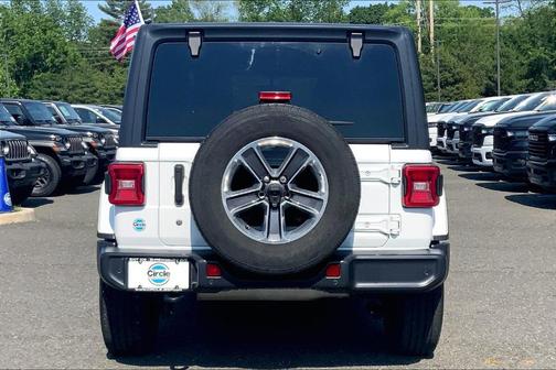 Bright White Clearcoat 2019 Jeep Wrangler Unlimited Sahara