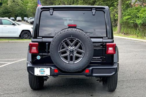 Black Clearcoat 2024 Jeep Wrangler Sport