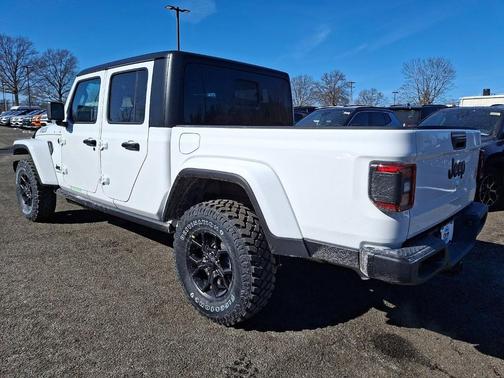 2026 Jeep Gladiator Sport
