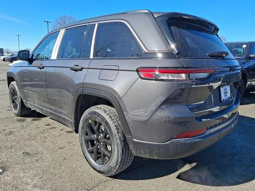 2026 Jeep Grand Cherokee Laredo