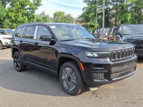 2025 Jeep Grand Cherokee L Laredo