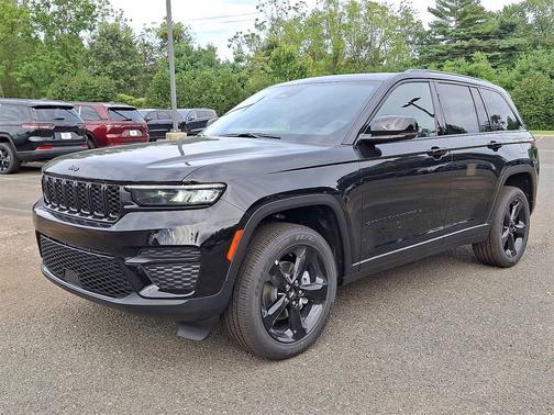 2025 Jeep Grand Cherokee Laredo