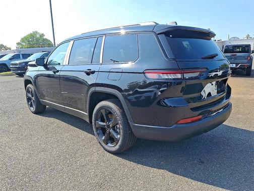 2025 Jeep Grand Cherokee L Laredo