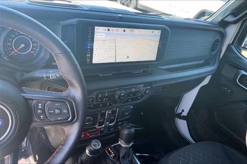 Bright White Clearcoat 2025 Jeep Gladiator Mojave
