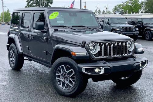 Granite Crystal Clearcoat Metallic 2025 Jeep Wrangler Sahara