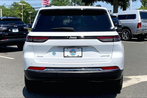 Bright White Clearcoat 2024 Jeep Grand Cherokee Limited