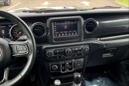 2022 Jeep Gladiator Sport