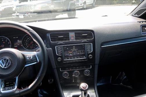 2017 Volkswagen Golf GTI SE 4-Door