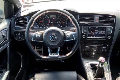 2017 Volkswagen Golf GTI SE 4-Door