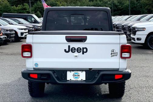 Bright White Clearcoat 2023 Jeep Gladiator Sport