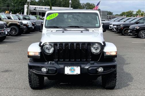 Bright White Clearcoat 2023 Jeep Gladiator Sport
