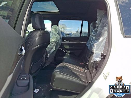 Bright White Clearcoat 2026 Jeep Grand Cherokee Limited