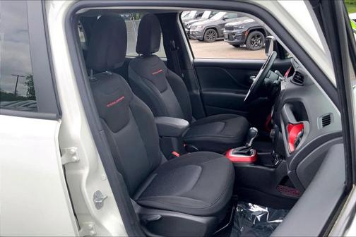 Alpine White Clearcoat 2021 Jeep Renegade Trailhawk