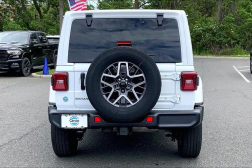 Bright White Clearcoat 2025 Jeep Wrangler Sahara