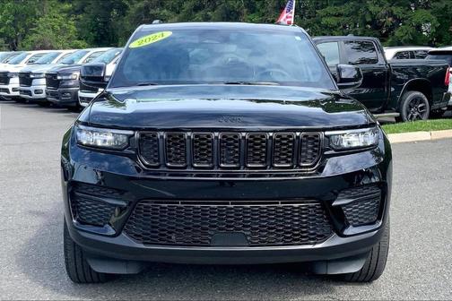 Diamond Black 2024 Jeep Grand Cherokee Laredo
