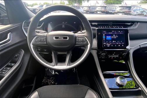 Diamond Black 2024 Jeep Grand Cherokee Laredo