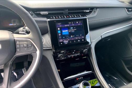 Diamond Black 2024 Jeep Grand Cherokee Laredo