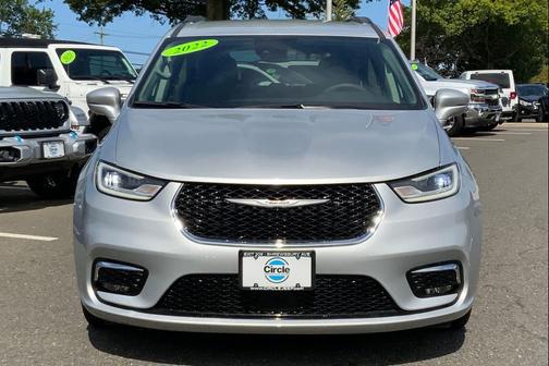2022 Chrysler Pacifica Touring-L