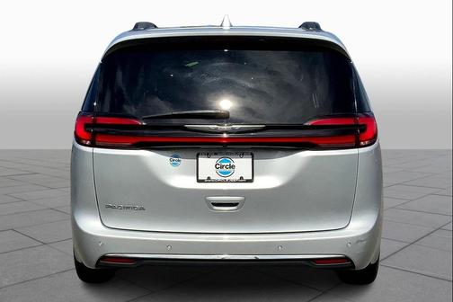 2022 Chrysler Pacifica Touring-L