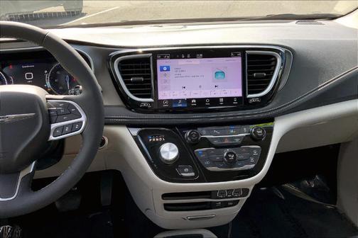 2022 Chrysler Pacifica Touring-L