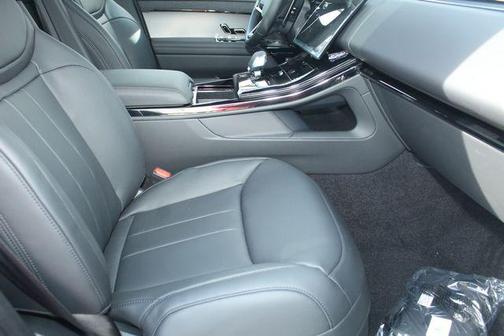 Santorini Black Metallic 2026 Land Rover Range Rover Sport SE