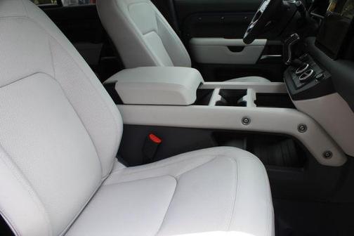 2025 Land Rover Defender 110 P300
