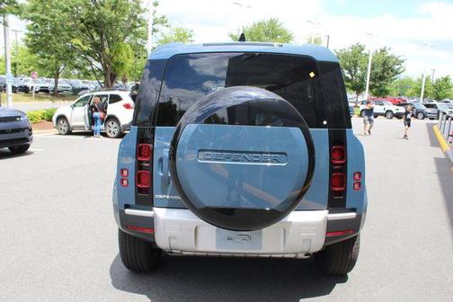 2025 Land Rover Defender 110 P300