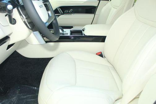 2026 Land Rover Range Rover P400 SE 7 Seat