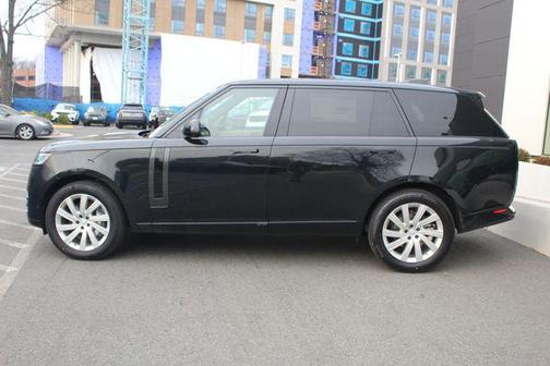 2025 Land Rover Range Rover SE
