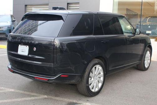 2025 Land Rover Range Rover SE