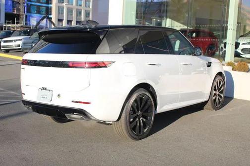 2026 Land Rover Range Rover Sport SE