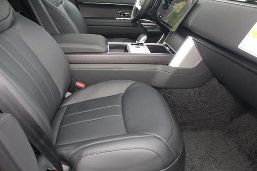 2025 Land Rover Range Rover P530 SE