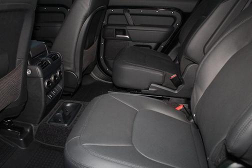 2026 Land Rover Defender P400 X-Dynamic SE