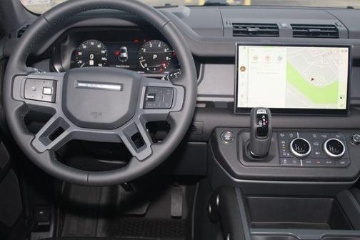 2025 Land Rover Defender 110 P300