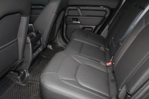 2025 Land Rover Defender 110 P300