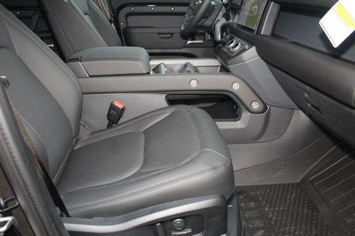 2025 Land Rover Defender 110 P300
