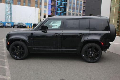 2026 Land Rover Defender 110 V8