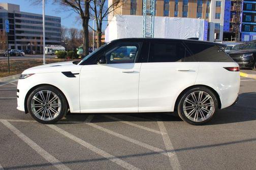 2025 Land Rover Range Rover Sport SE